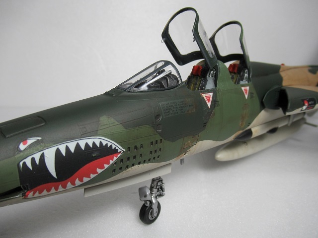 モノグラム 1/48 F-105G ワイルドウィーゼル 完成品 【公式通販】