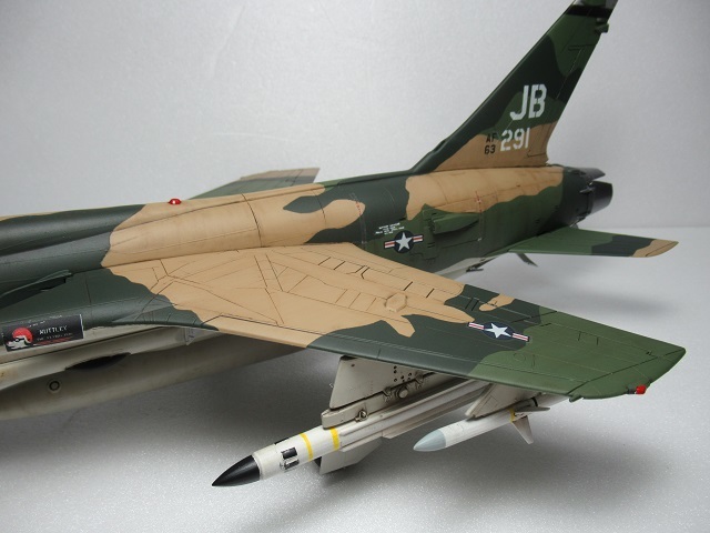 モノグラム 1/48 F-105G ワイルドウィーゼル 完成品 【公式通販】