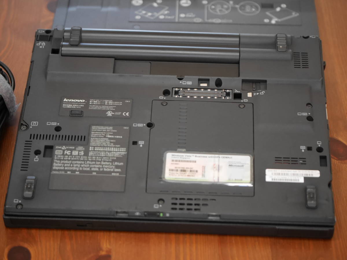 Lenovo ThinkPad X61ウルトラベース付き IBMロゴ Think Pad X61