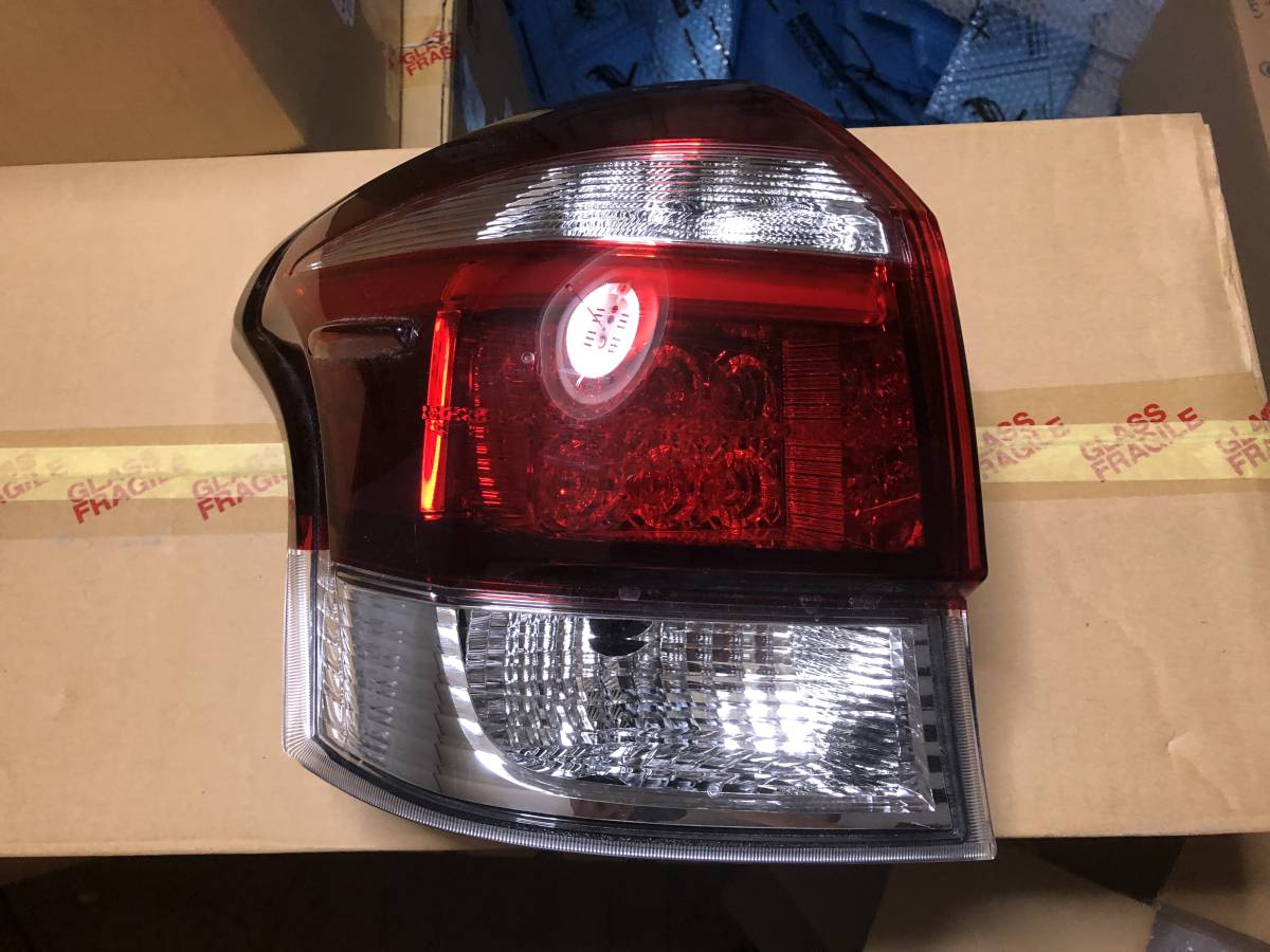トヨタ純正 NRE161G カローラフィールダー テールランプ左 KOITO 13