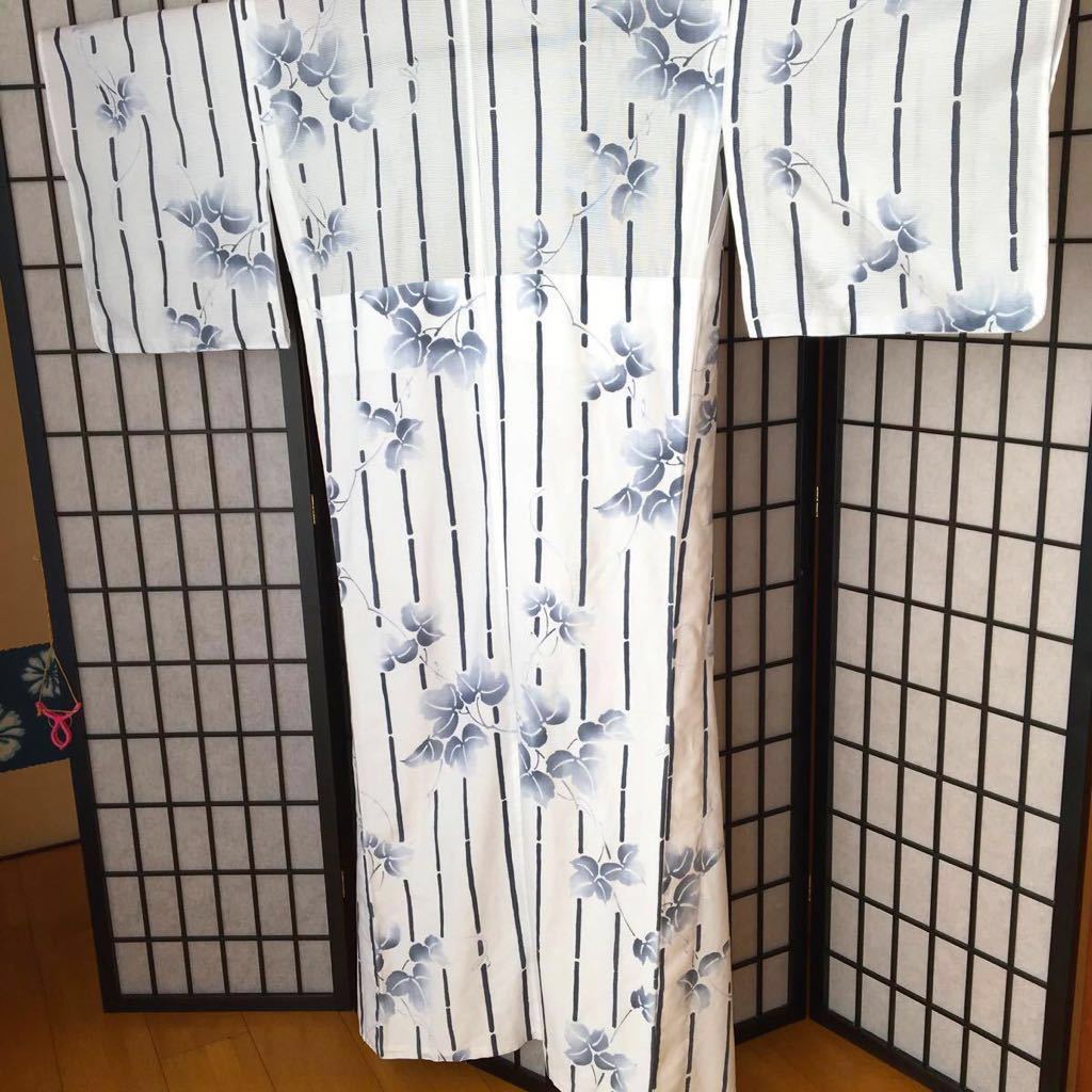 美品 高級綿絽浴衣 仕立て品 一度着用致しました 綿絽織の大変、涼しげな白地に紺の小粋な品です 意識当て付きで透けと強度の対策してます 浴衣 レディース 単品 綿100% お仕立て上がり 綿絽浴衣「絞り風