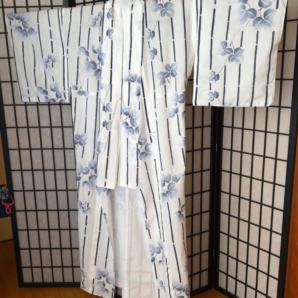 美品 高級綿絽浴衣 仕立て品 一度着用致しました 綿絽織の大変、涼しげな白地に紺の小粋な品です 意識当て付きで透けと強度の対策してます 浴衣 レディース 単品 綿100% お仕立て上がり 綿絽浴衣「絞り風