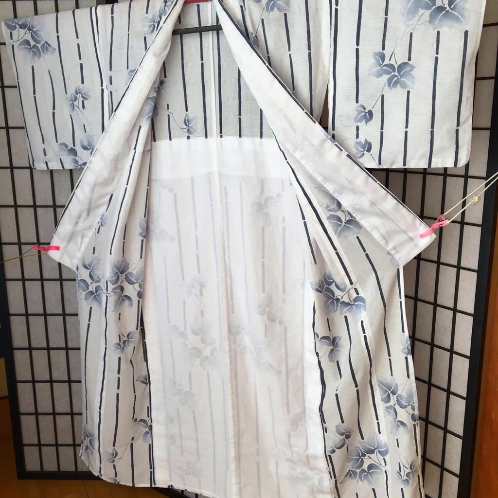 美品 高級綿絽浴衣 仕立て品 一度着用致しました 綿絽織の大変、涼しげな白地に紺の小粋な品です 意識当て付きで透けと強度の対策してます 浴衣 レディース 単品 綿100% お仕立て上がり 綿絽浴衣「絞り風