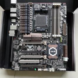 ASUS SABERTOOTH 990FX R2.0マザーボード AMD 990FX Socket AM3+ ATX