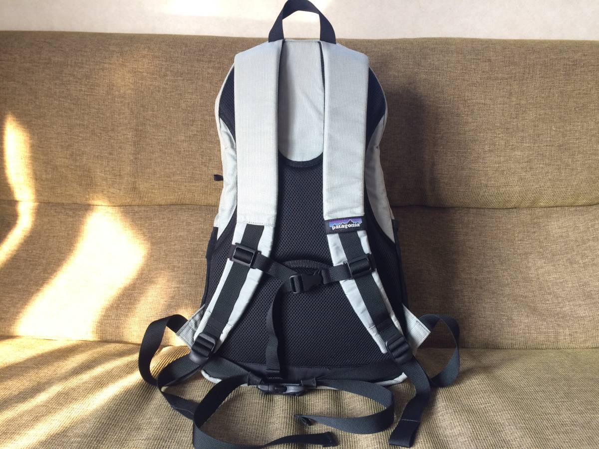 おまけ付き☆patagonia パタゴニア 止水ファスナー仕様 ナイロンバックパック リュック 20L ライトグレー☆トートバック グレゴリー 2-tacs