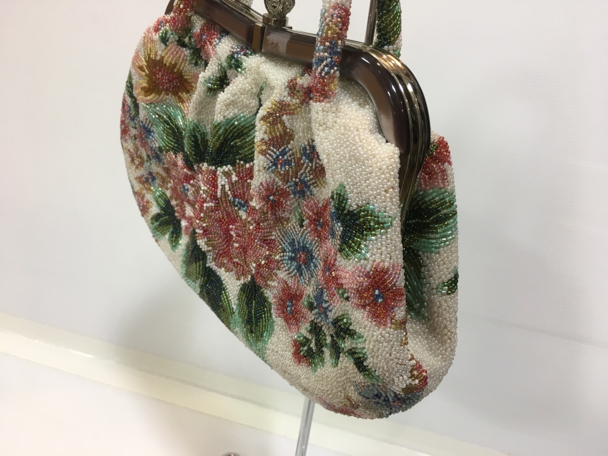 香鳥屋○昭和レトロ ビーズふんだん ハンドバッグ 手刺繍 がま口タイプ 