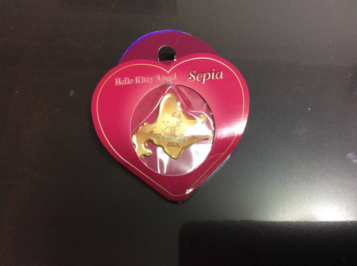 ハローキティ ピンバッチ 北海道限定Sepia_1