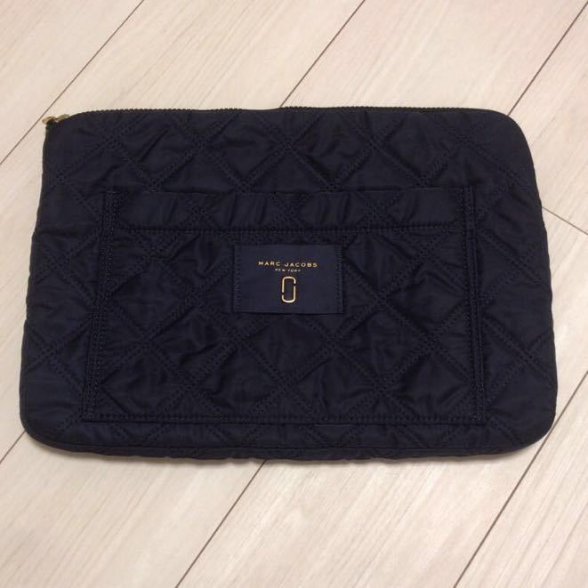 美品 マークジェイコブス PCケース MARC JACOBS M0012163 ノートパソコンケース ナイロン 13インチ ネイビー クラッチバッグ MARC Marc マークジェイコブス ブラック 13インチ JACOBS（PC&frasl;タブレット）のフリマアイテム一覧
