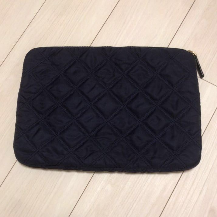 美品 マークジェイコブス PCケース MARC JACOBS M0012163 ノートパソコンケース ナイロン 13インチ ネイビー クラッチバッグ MARC Marc マークジェイコブス ブラック 13インチ JACOBS（PC&frasl;タブレット）のフリマアイテム一覧