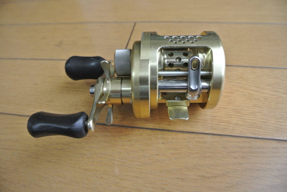 中古 カルカッタコンクエスト 100の通販 ♪♪美品 シマノ カルカッタ