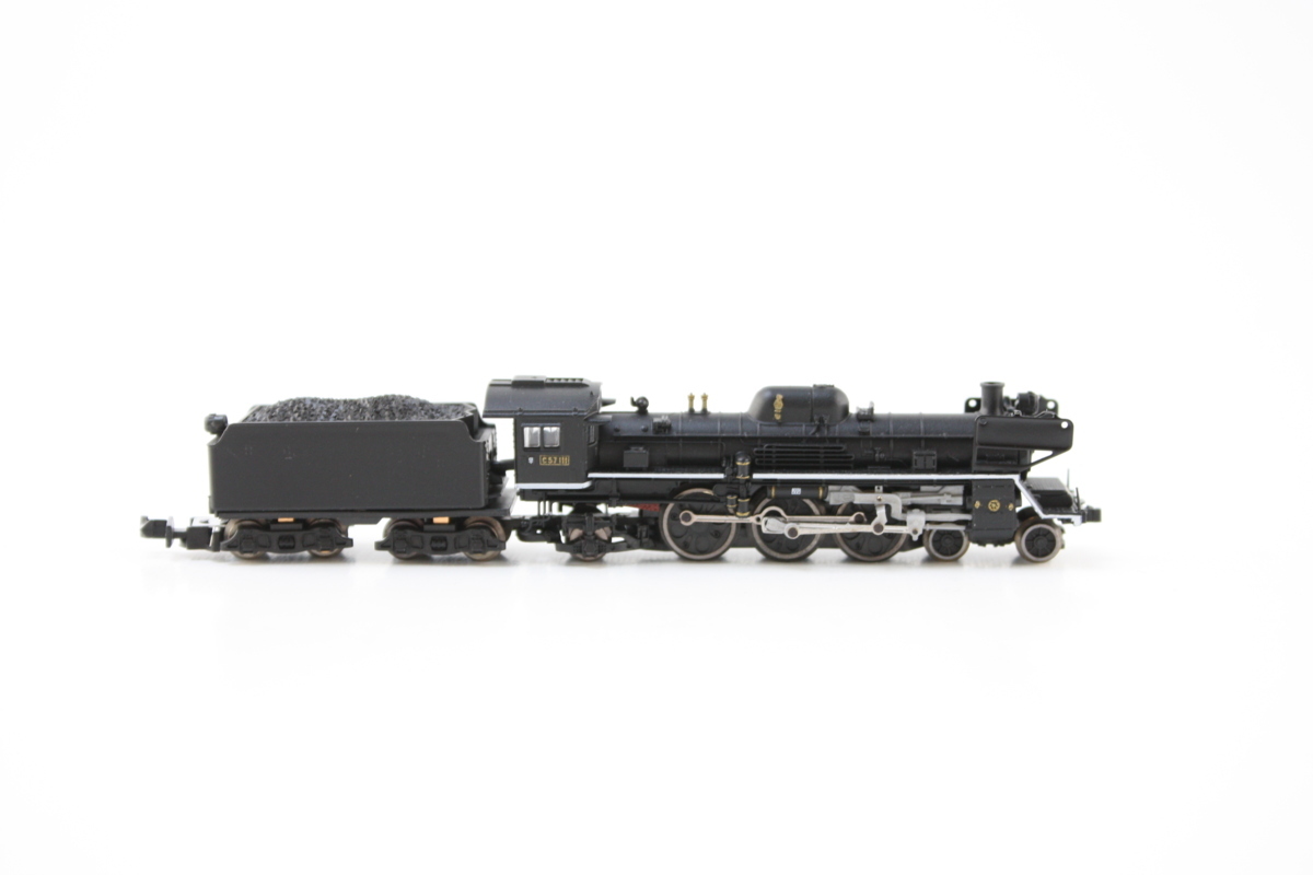 ロクハン Zゲージ T027-2 国鉄C57形 蒸気機関車 111号機タイプ 門デフ ケースダメージ　中古品