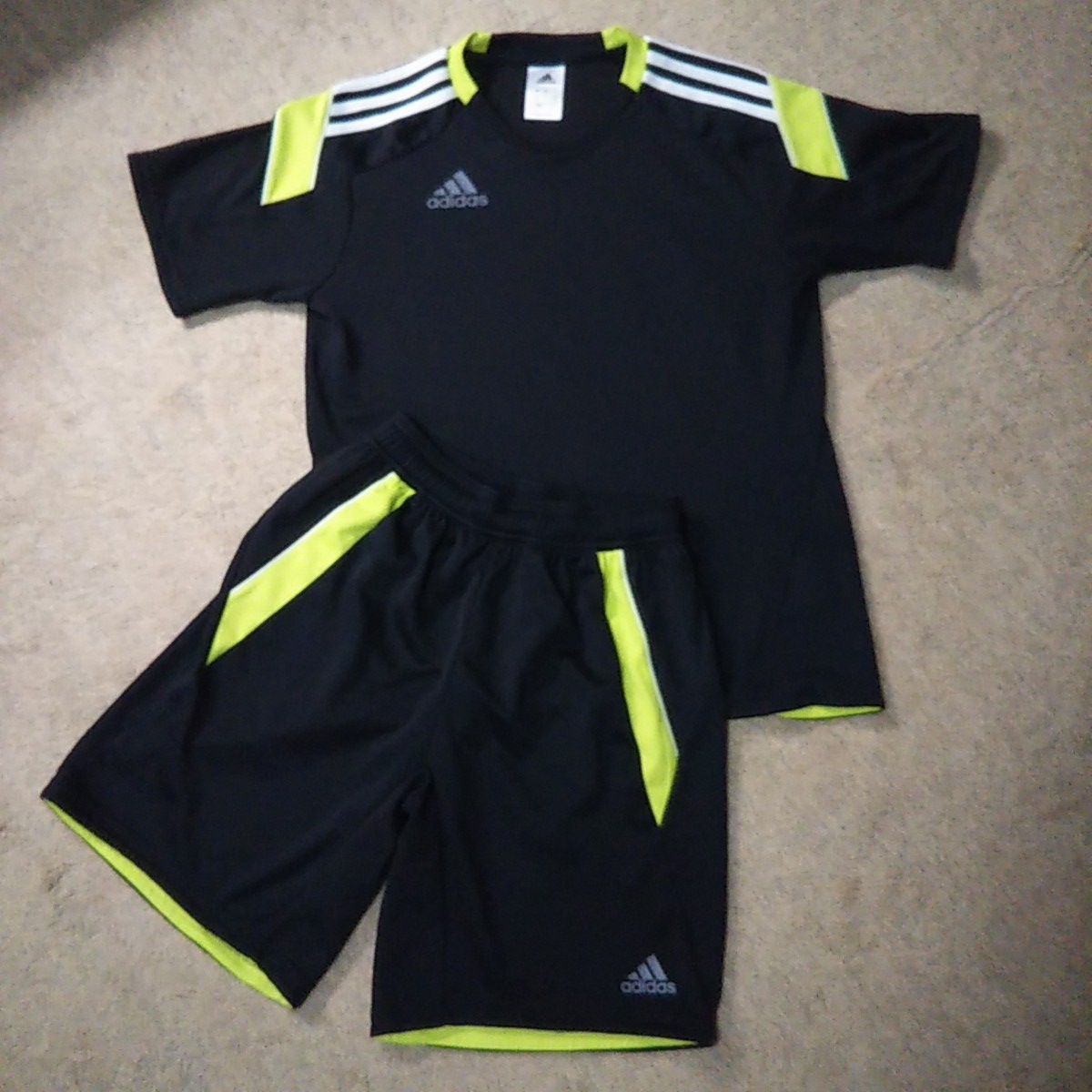  アディダス プラクティスシャツ パンツ上下セットＳサイズ(アディダス)｜売買されたオークション情報、yahooの商品情報をアーカイブ公開 - オークファン ジャージ