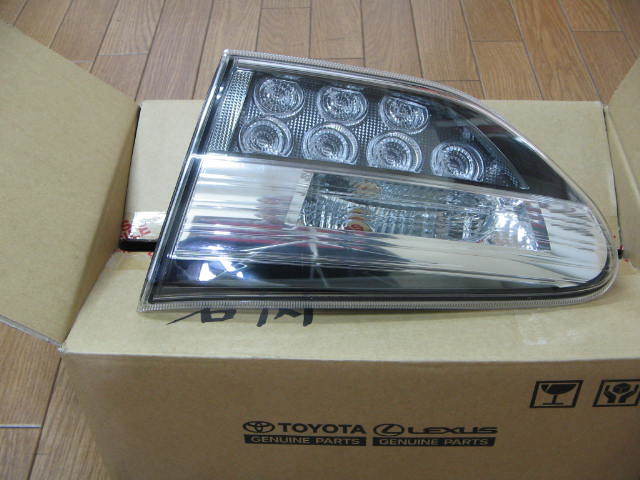 ウィッシュ WISH　DBA-ZGE20W 　右内側　テールランプユニット