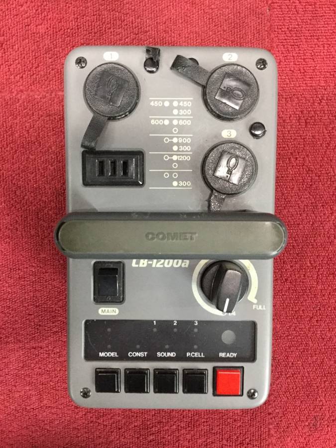 COMET CB-1200a ストロボ電源&ストロボ●ジャンク品