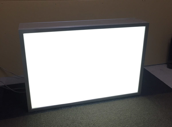 ☆発光アクリルボックス【電飾看板】蛍光灯ユニット内蔵！壁付け（900×600×D210）クリーニング品！格安！ アクリル電飾看板｜看板製作・看板デザイン、全国発送の通販サイト