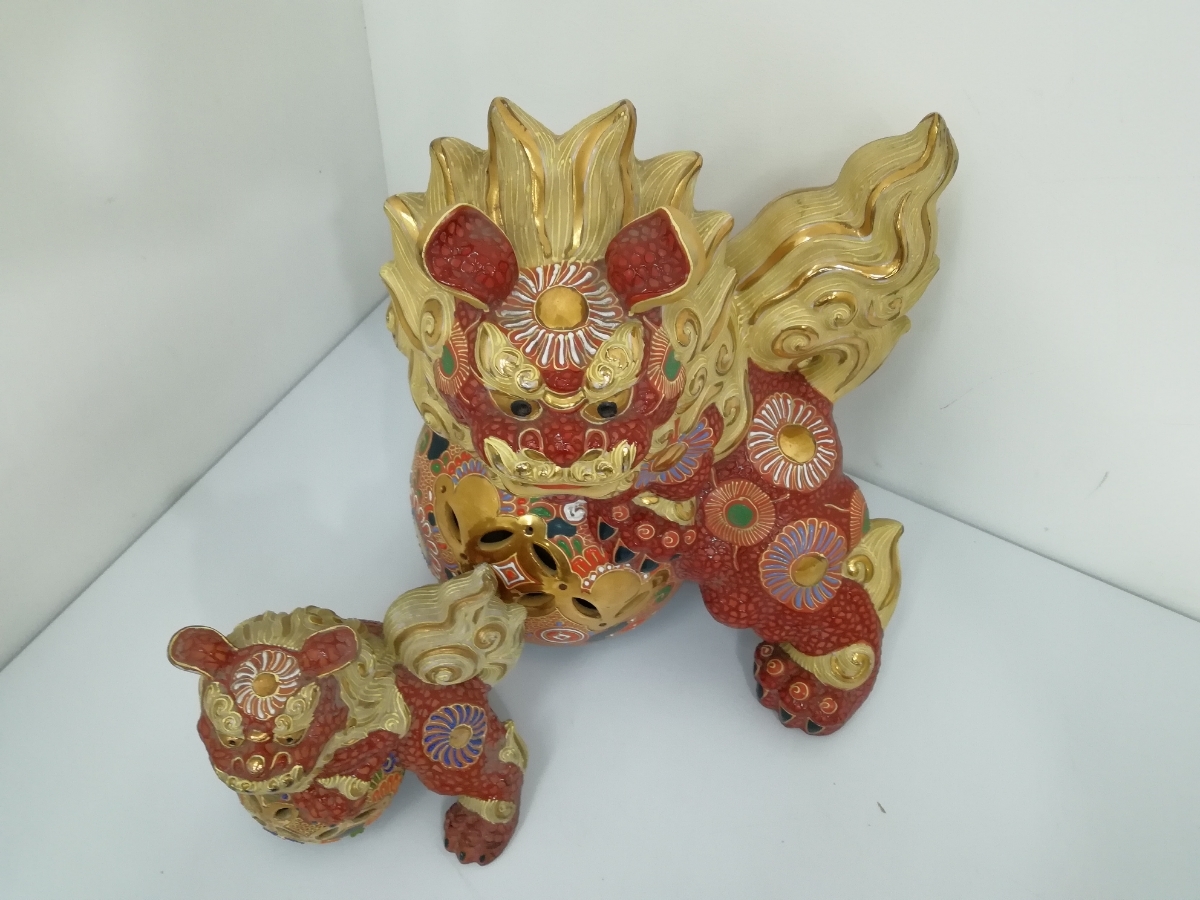 1105t11 九谷焼 親子 金彩色絵 玉乗 狛犬 玉 獅子 置物 縁起物 魔除け 陶器