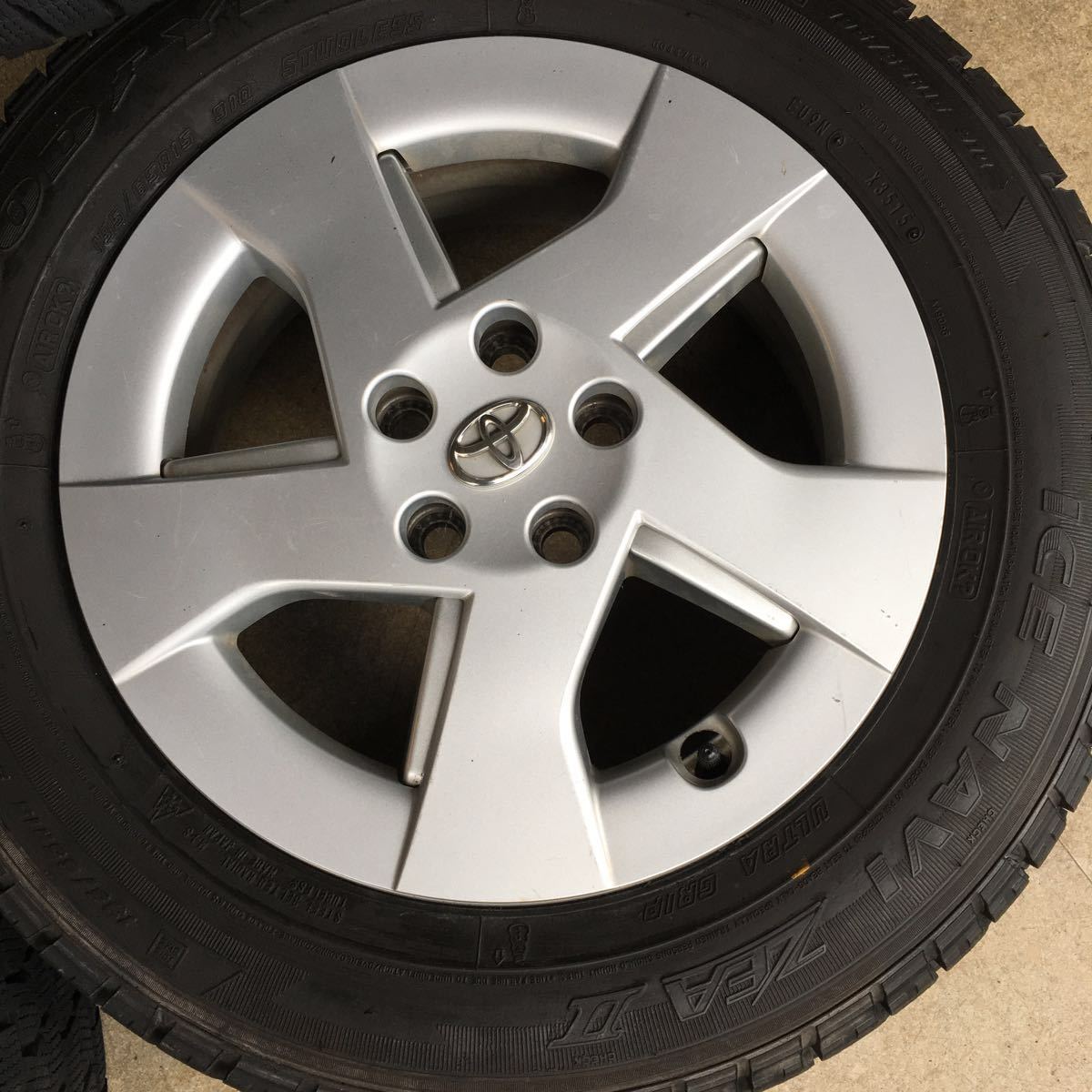 トヨタ純正 30 プリウス 195/65R15 8~9部山 トヨタ純正ホイール アイスナビ