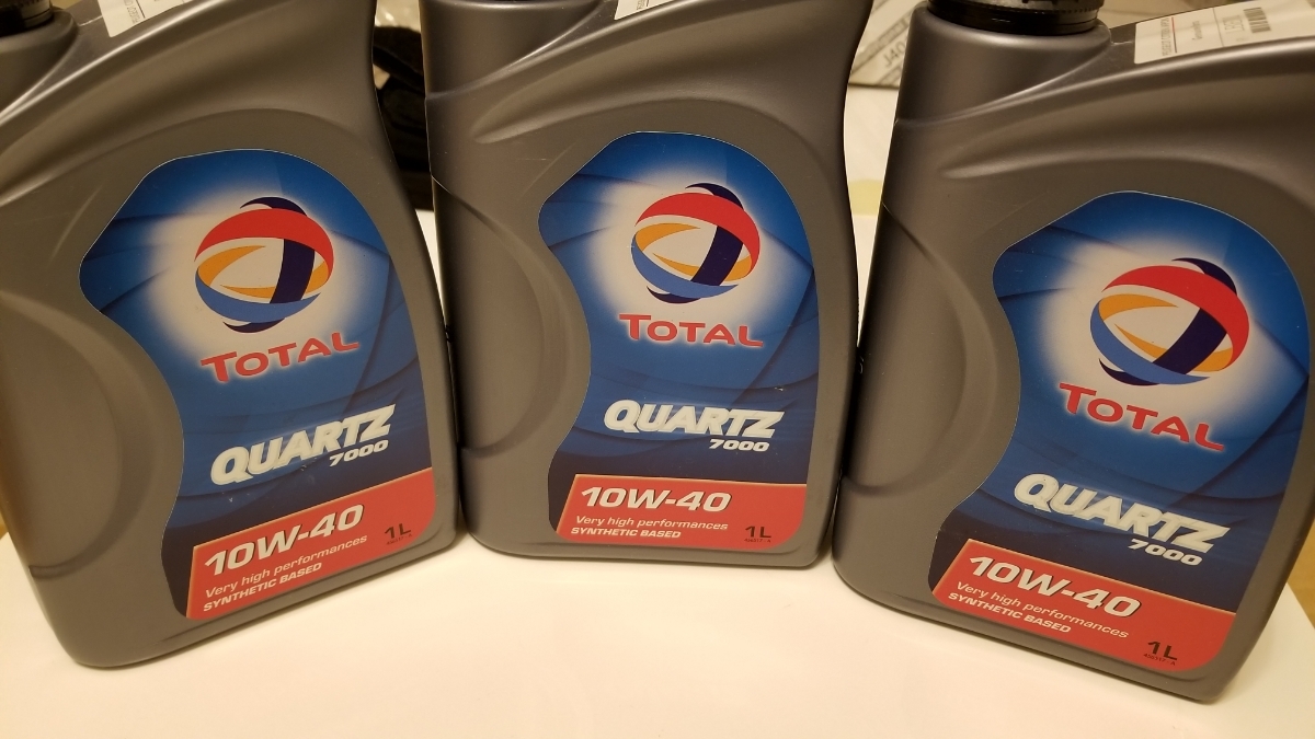 TOTAL トタル エンジン　オイル　1L 10W40 新品　未開封　3本セット　プジョー　シトロエン　LBET01 純正　QUARTZ7000_1