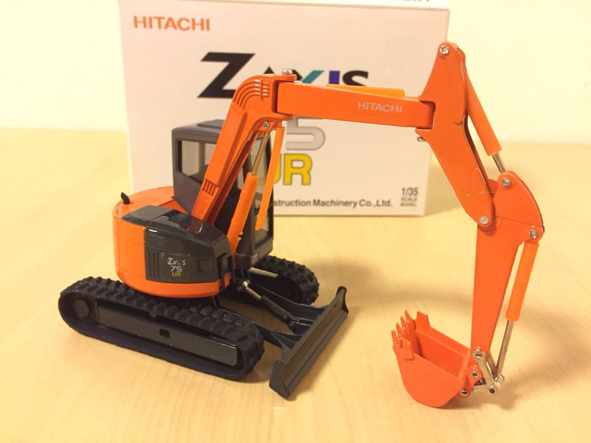 新型7シリーズ 1/35 HITACHI 日立建機 ZAXIS 75