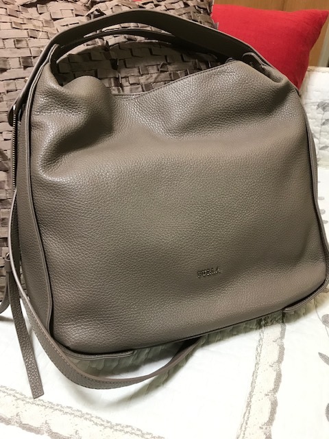 フルラ FURLA きれいなレザーバッグ ショルダー付 数回使用 美品 