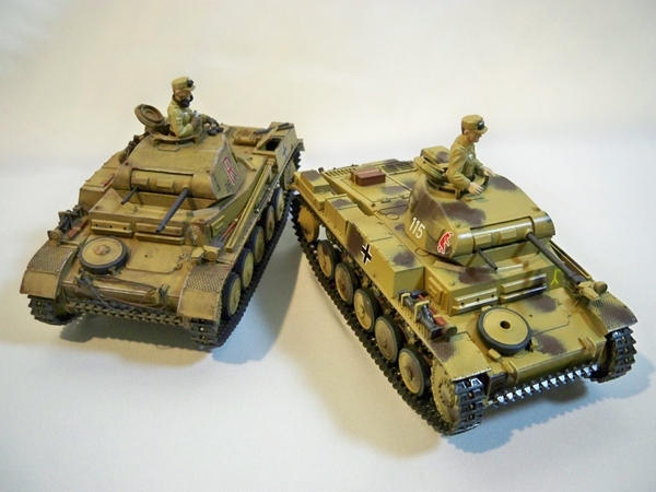 1/35 ドイツⅡ号戦車（第１５機甲師団所属車）タミヤ　完成品　即決時おまけⅡ号戦車もう一台_10