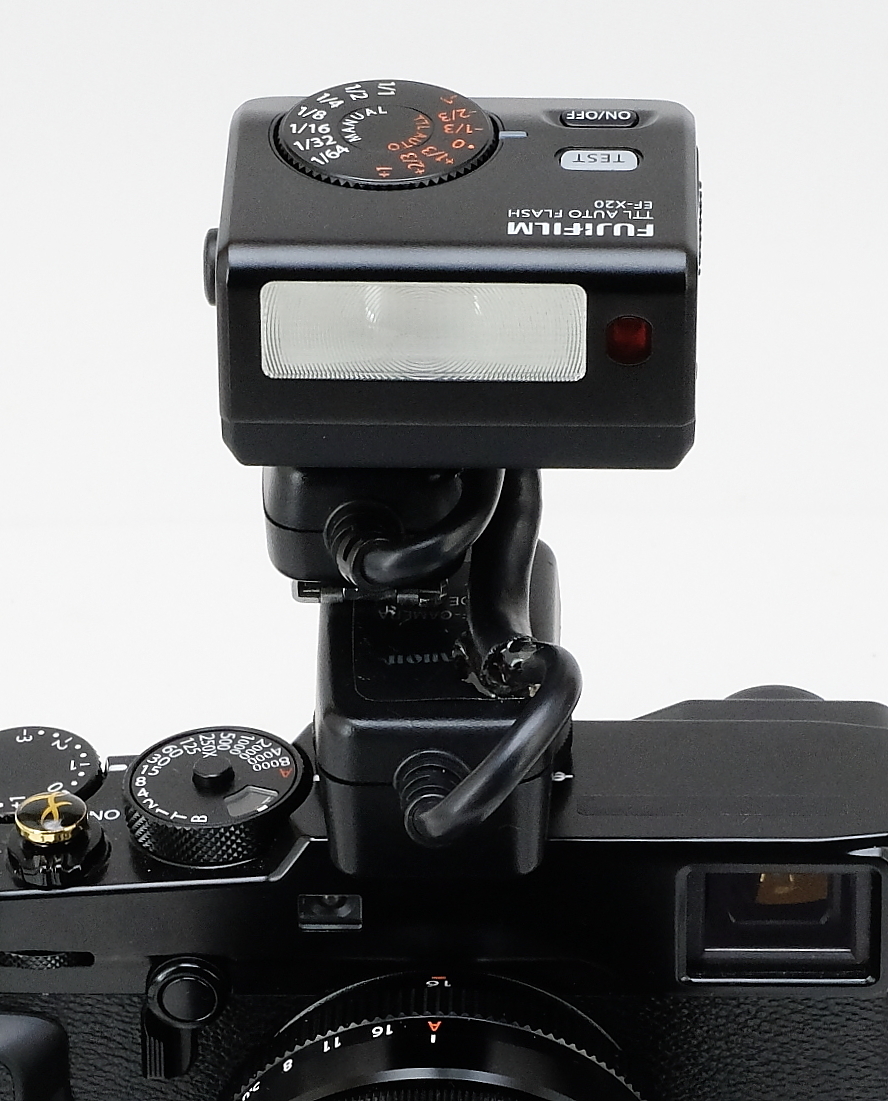 FUJIFILM X100T /ストロボ FUJIFILM EF-X20 FUJIFILM X100T /ストロボ FUJIFILM EF-X20 富士フイルム、「Xシリーズ
