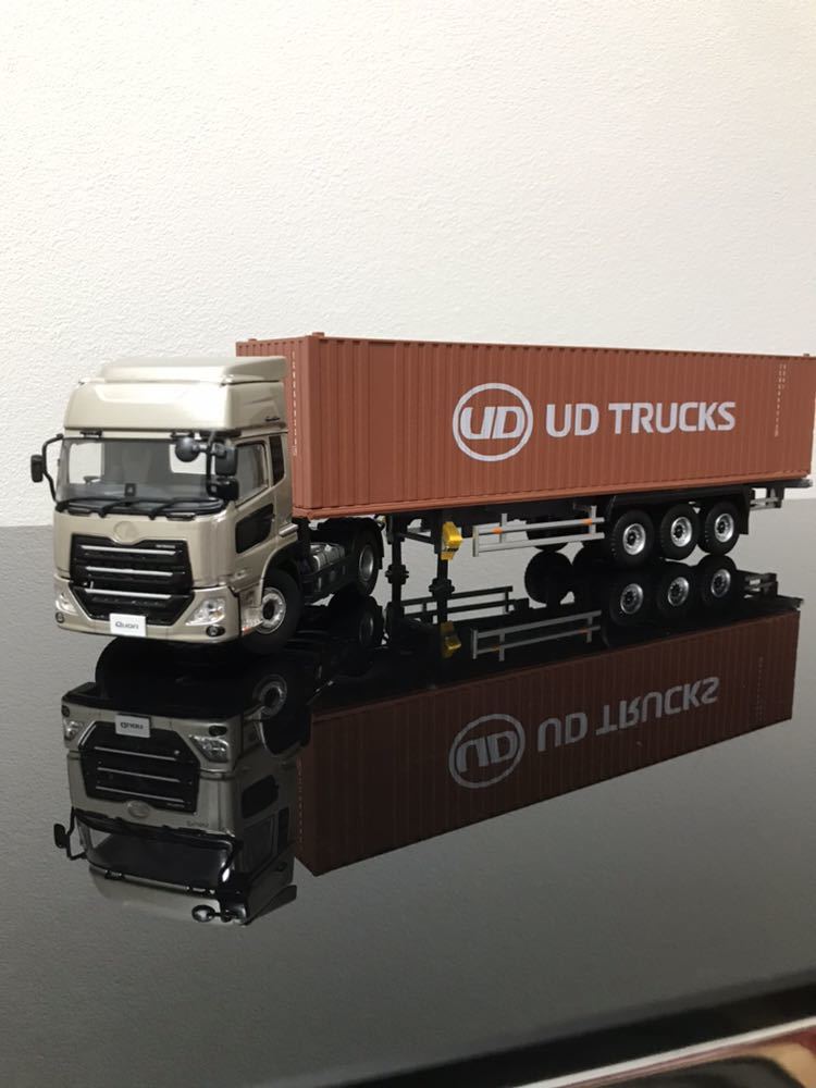 UDトラックス オリジナルグッズ QUONトレーラーヘッド1/43ダイキャスト