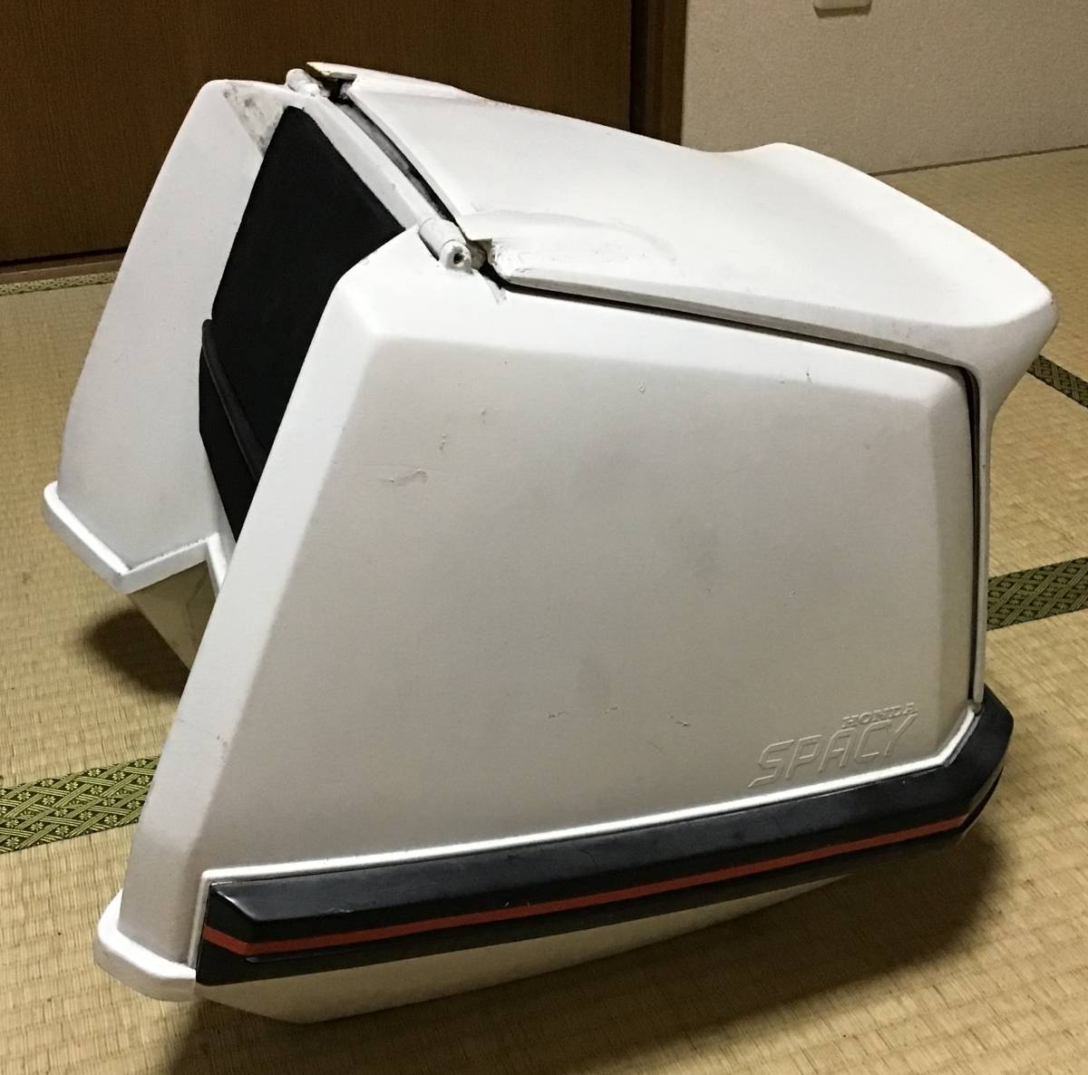 スペイシー125 ストライカー JF02 純正リアボックス ジャンク品