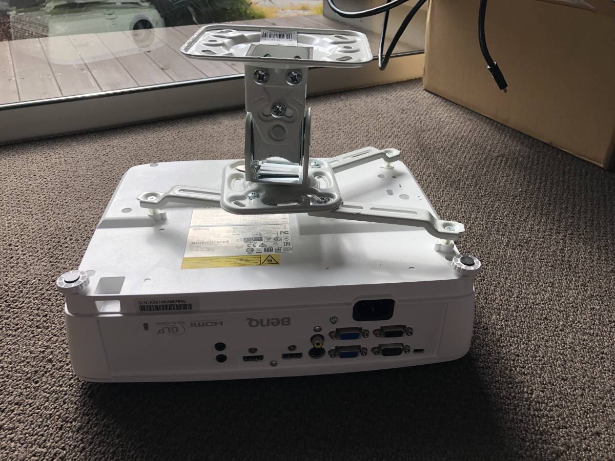 ランプ114時間】BenQ MH534 プロジェクター ホワイト MH534の製品画像