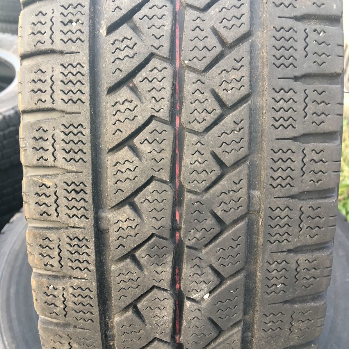 ブリジストン 195/80/15 107/105 LT ハイエース スタッドレス バリ山