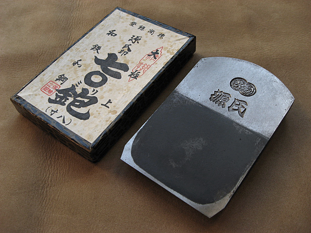 与板鉋 稀少 宮本泰男作 『源氏』 １寸８分・長期保管・展示・未使用品　鉋身のみ Yahoo!オークション 希少 - １寸８分 『越山』 宮本泰男作『東天風』１寸８分・長