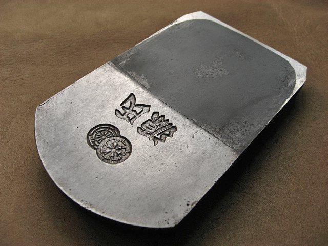 与板鉋 稀少 宮本泰男作 『源氏』 １寸８分・長期保管・展示・未使用品　鉋身のみ Yahoo!オークション 希少 - １寸８分 『越山』 宮本泰男作『東天風』１寸８分・長