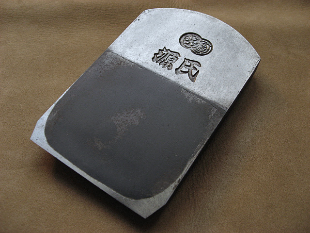 与板鉋 稀少 宮本泰男作 『源氏』 １寸８分・長期保管・展示・未使用品　鉋身のみ Yahoo!オークション 希少 - １寸８分 『越山』 宮本泰男作『東天風』１寸８分・長