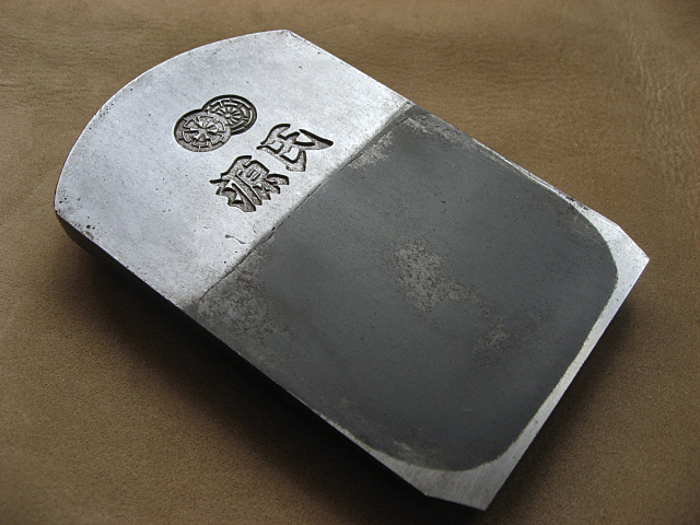 与板鉋 稀少 宮本泰男作 『源氏』 １寸８分・長期保管・展示・未使用品　鉋身のみ Yahoo!オークション 希少 - １寸８分 『越山』 宮本泰男作『東天風』１寸８分・長