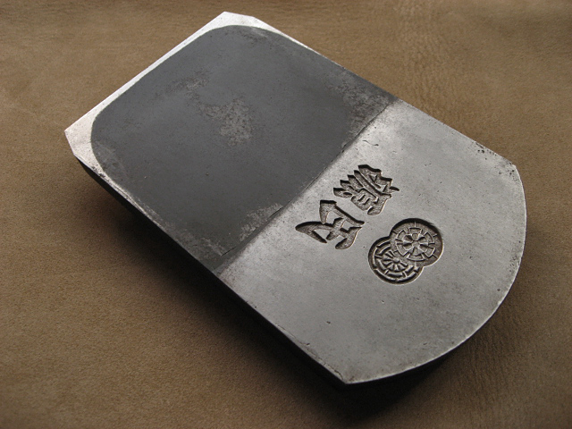 与板鉋 稀少 宮本泰男作 『源氏』 １寸８分・長期保管・展示・未使用品　鉋身のみ Yahoo!オークション 希少 - １寸８分 『越山』 宮本泰男作『東天風』１寸８分・長