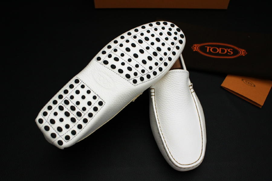 【TOD'S トッズ】リゾートも普段履きも おしゃれメンズ鉄板なのは 真っ白なホワイト ゴンミーニ ドライビング シューズ UK6