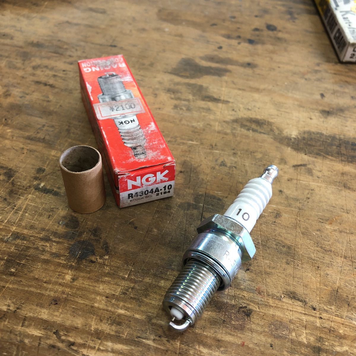 新品】在庫処分！NGK R4304A-10レーシングプラグ 送料185円 NGK R4304A 
