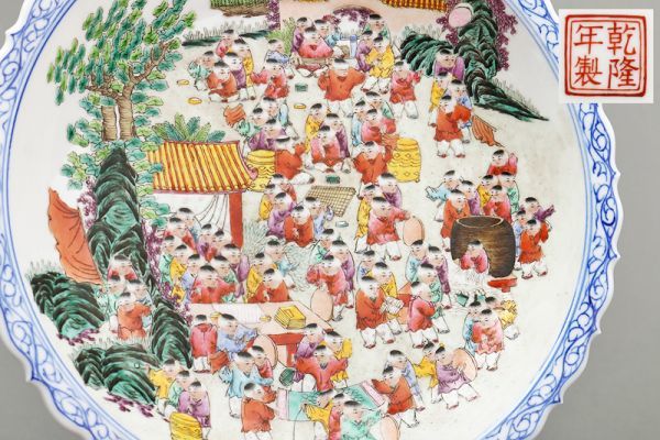 可』初だし 乾隆年製 粉彩色絵 百子図 百唐子図 皿 飾り皿 大皿 初荷