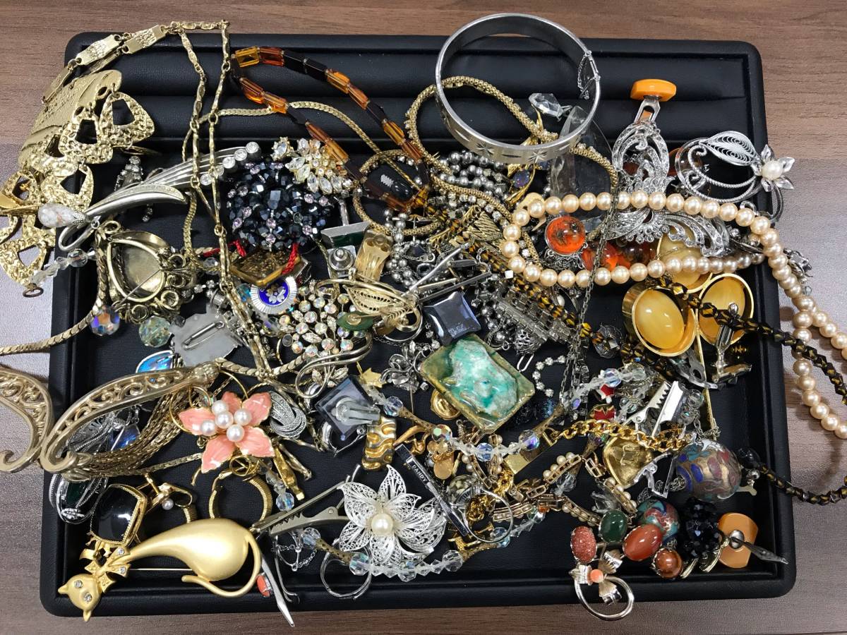 □ アクセサリー 大量 おまとめ ネックレス ブローチ イヤリング