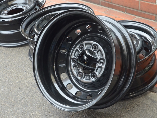 15インチ トヨタ 200系 ハイエース 純正スチールホイール 15X6.0 PCD 139.7 6穴 +35 4本セット 綺麗に洗浄 ゴムバルブ新品交換済み ②