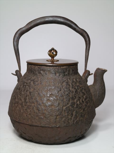 ③◇釜師造 繰口 岩肌鉄瓶◇煎茶道具 鉄製 鉄瓶 【公式通販】