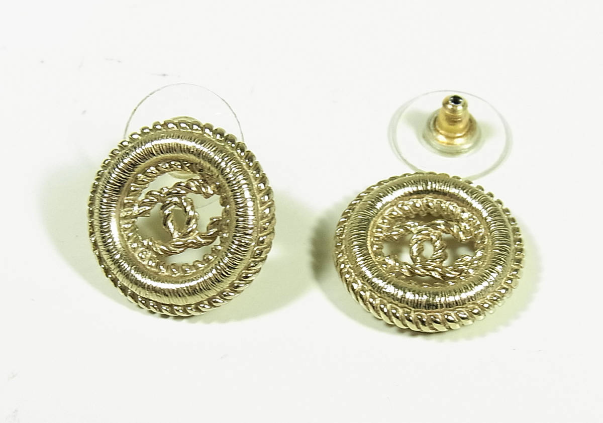 ☆ジャンク CHANEL シャネル ココマーク ピアス シルバーカラー
