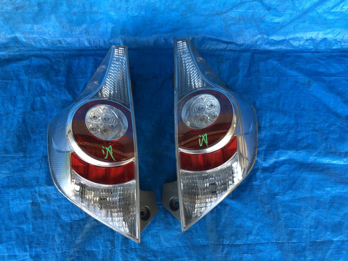トヨタ純正 NHP10 アクア 後期 LED テールライト 左側 STANLEY 52-309