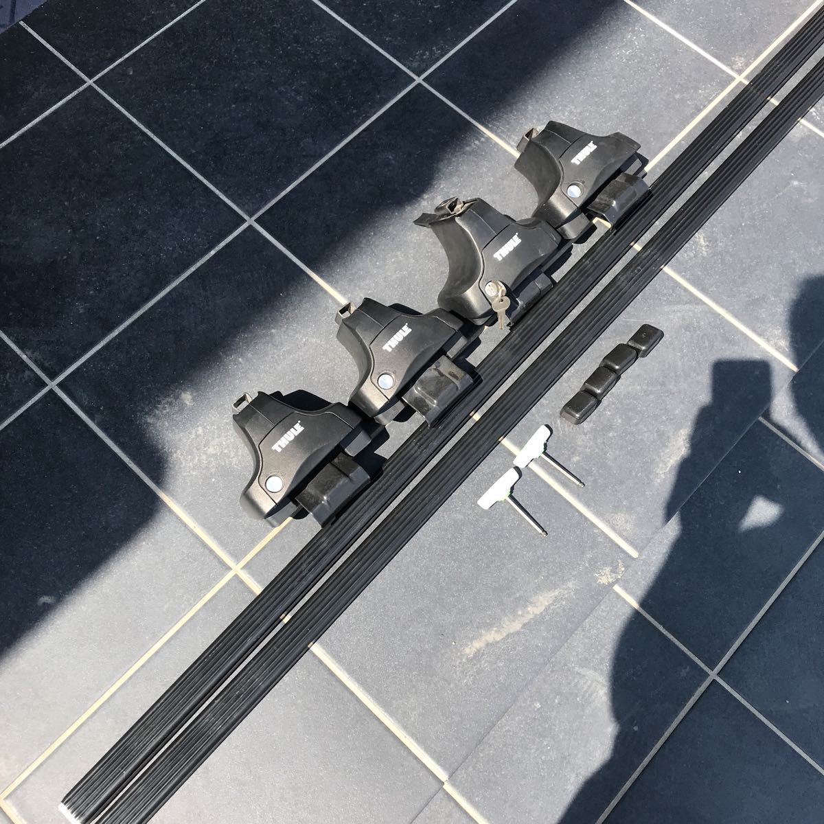 プリウス 30系 THULE ルーフキャリア 754 フット 鍵付き スーリー 