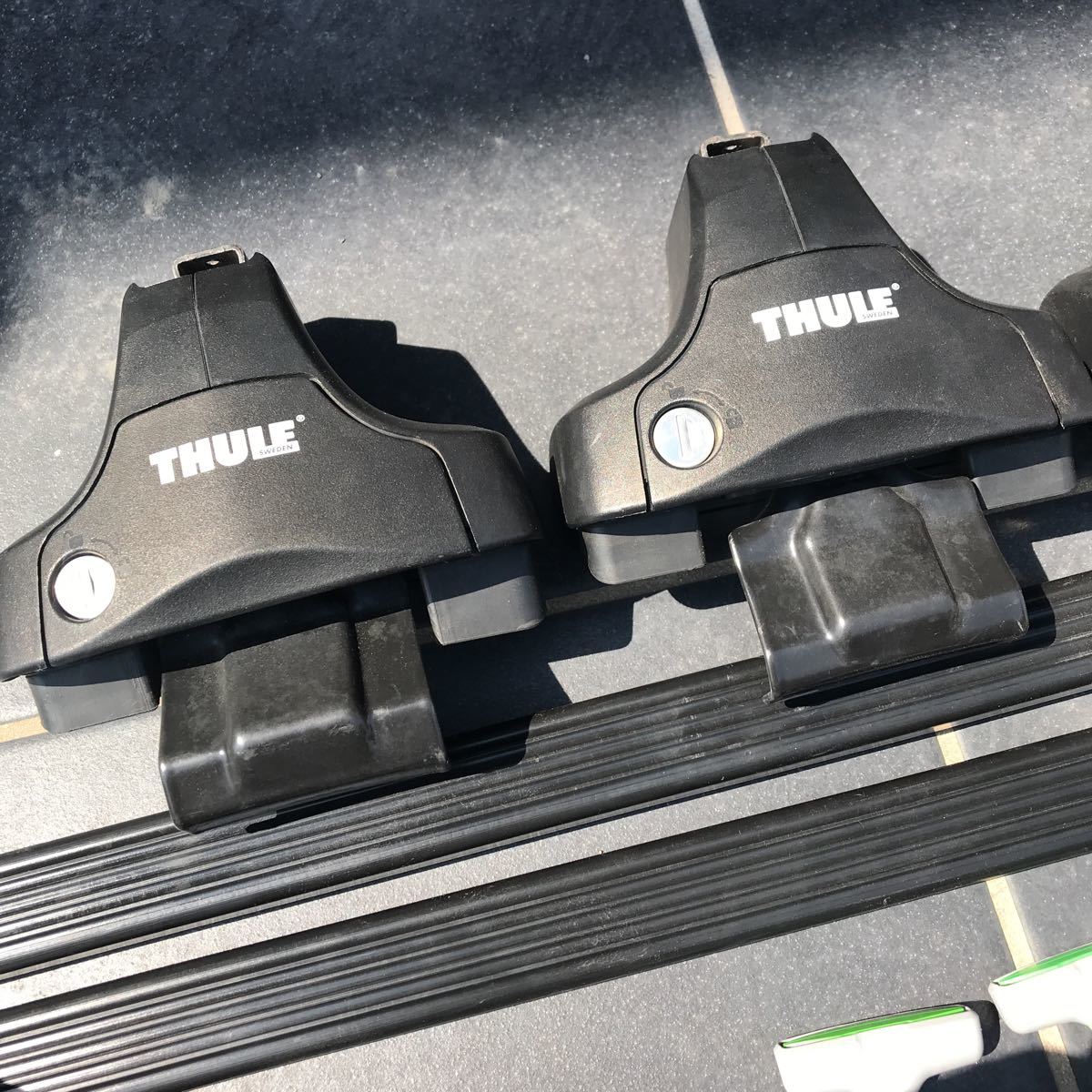 プリウス 30系 THULE ルーフキャリア 754 フット 鍵付き スーリー 