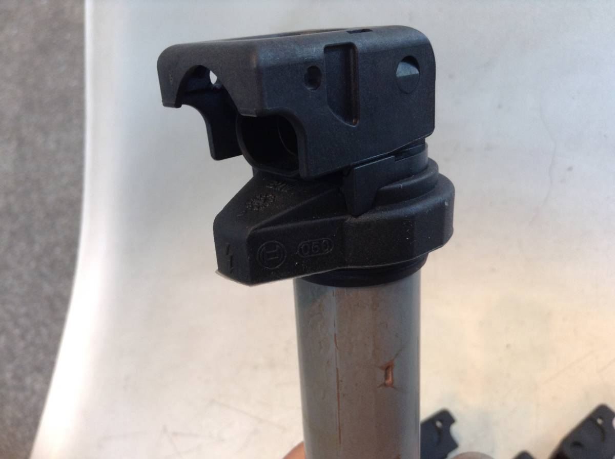 中古(1本?動作不良有り)BMW 5シリーズ(E60，E61，他)用純正BOSCH(ボッシュ)製ダイレクトイグニッションコイル6本セット (品番:0 221 504 100)