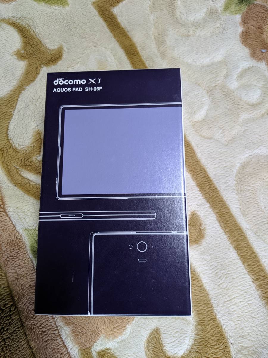 Ｄｏｃｏｍｏ　ＡＱＵＯＳ　ＰＡＤ　ＳＨ－０６Ｆ　Ｗｈｉｔｅ（Ｗ）空き箱と卓上ホルダー（未使用品）_1