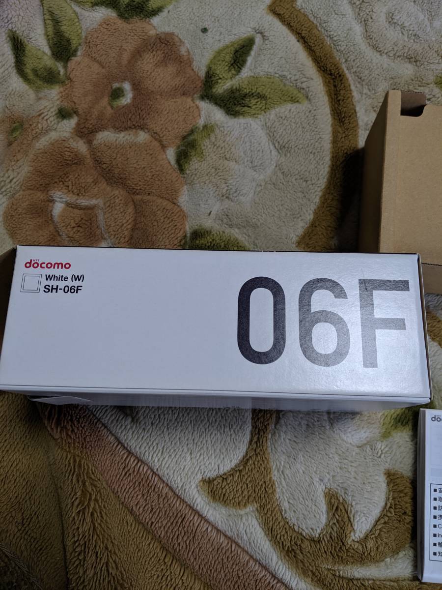 Ｄｏｃｏｍｏ　ＡＱＵＯＳ　ＰＡＤ　ＳＨ－０６Ｆ　Ｗｈｉｔｅ（Ｗ）空き箱と卓上ホルダー（未使用品）_3
