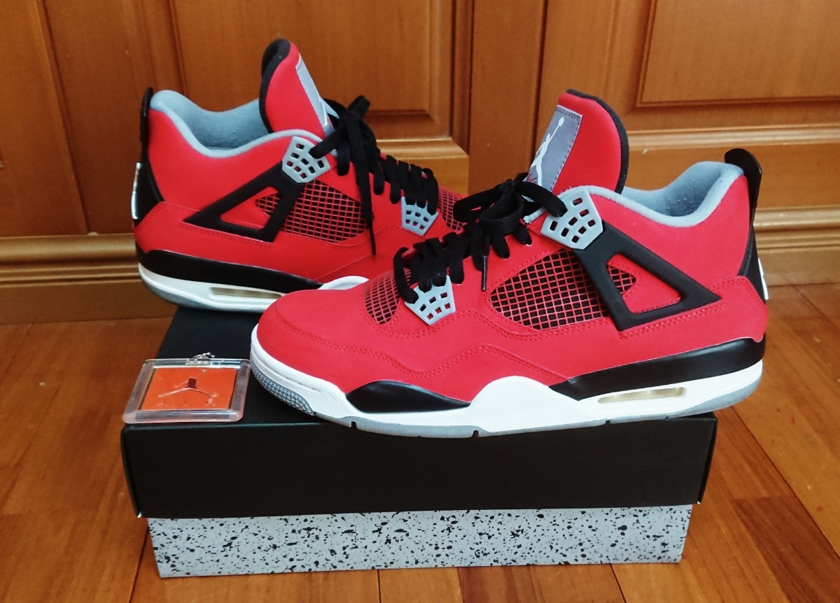 NIKE AIR JORDAN 4 RETRO 28.5cm