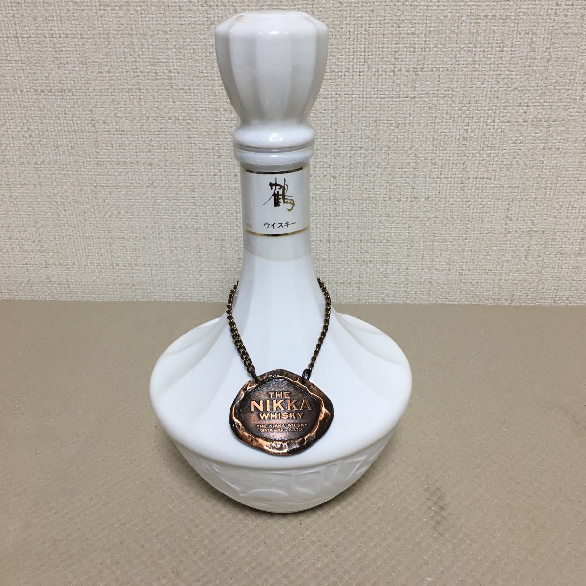 古酒 未開栓 ザ・ニッカウイスキー 鶴 白陶器700ml 43% 箱付 xvpbvx
